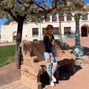 Meet your Posher, Dania